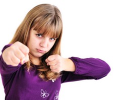 Cara Hentikan Kebiasaan Anak yang Suka Memukul Saat Marah