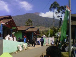Kebakaran di Lereng Gunung Slamet Diduga Dipicu Api Unggun Pendaki
