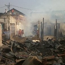 Terdengar Ledakan Sebelum Api Berkobar di Jatinegara Kaum