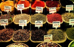 Aroma dan Warna-warni Rempah di Spice Bazaar, Istanbul