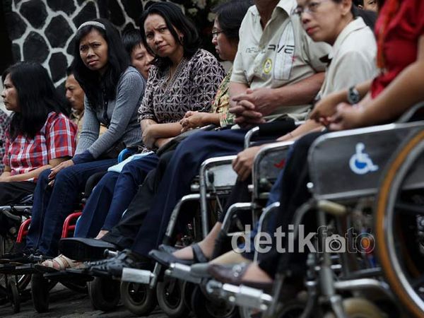 Penyandang Cacat Hadiri Halal Bi Halal Jokowi