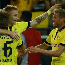 Reus & Goetze Bikin Gol, Dortmund Kalahkan Bremen 2-1