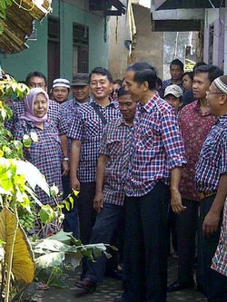 Jokowi Sambangi Warga di Gang Sempit Kalibata Pulo