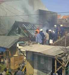 Korsleting Listrik, Rumah di Jalan Kunti Ludes Terbakar