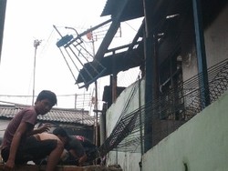 Warga Berhasil Padamkan Api Kebakaran di Muara Baru Penjaringan