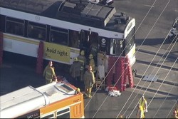 Bus Ditabrak Kereta di Los Angeles, 8 Orang Luka-luka