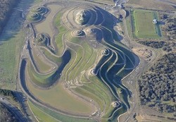 Berjalan di Atas Wanita Raksasa, Penasaran?