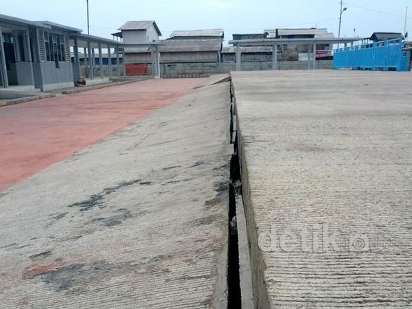 Konstruksi & Bangunan Pelabuhan Muara Angke Ambles