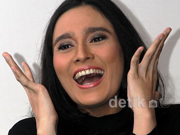 Ine Febriyanti Main Teater Lagi