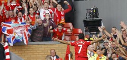 Namun, Liverpool langsung kembali unggul tiga menit berselang melalui Luis Suarez. REUTERS/Phil Noble.