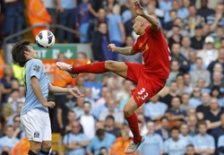 Dengan hasil tersebut City kini mengoleksi 4 poin hasil dari dua laga Liga Primer Inggris. Liverpool sementara itu baru meraih 1 poin dari dua pertandingan. REUTERS/Phil Noble.