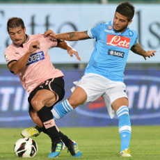 Napoli Menang Telak, Roma Seri