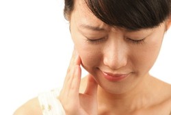 Cara Alami Mengatasi Gusi Bengkak