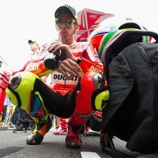 Rossi Terhambat Oli Motor yang Bocor