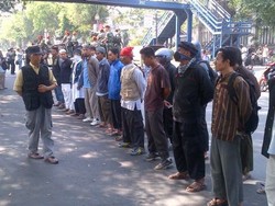 TNI Bantu Polri Amankan Sidang Perdana Kasus Bentrok Gandekan Solo