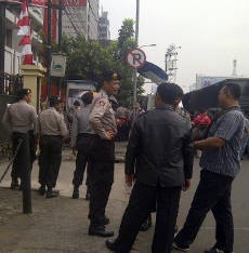 Datangi PN Jakpus, Puluhan Pendukung John Kei Diperiksa Ketat