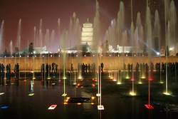 Cantiknya Air Mancur Menari Terbesar di Asia