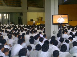 Dahlan Iskan Ospek 5.000 Mahasiswa Baru UI