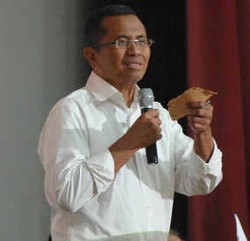 Dahlan Banggakan Garuda & Semen Gresik di Depan 5.000 Mahasiswa Baru UI