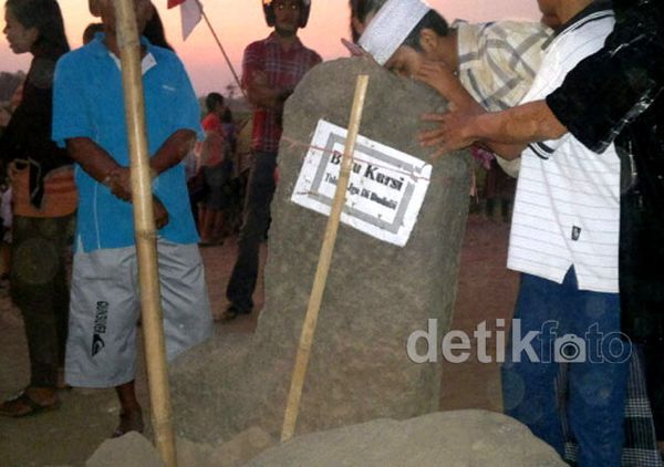 3 Batu Bertuah Gegerkan Pasuruan 3 Batu Bertuah Gegerkan Pasuruan