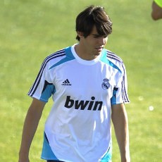 Milan Tak Jadi Datangkan Kaka