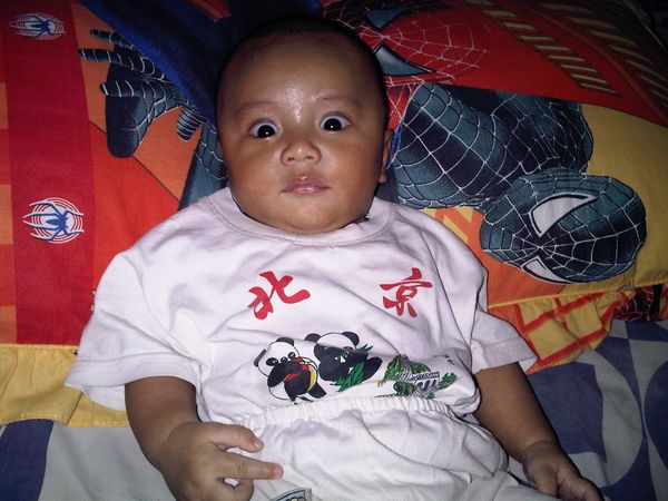 Aras Mikail Talaohu, 10 Bulan, Lelaki