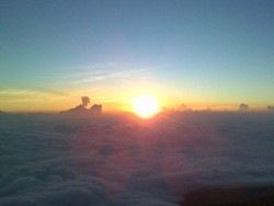 senja di Puncak Arjuna