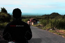Menatap kota jogja dari kinahrejo
