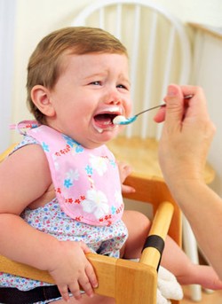 Jangan Lakukan Ini Saat Memberi Makan Anak!