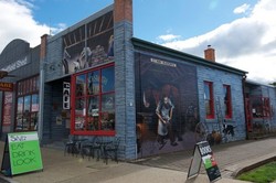 Keren! Kota Ini Dipenuhi Seni Mural