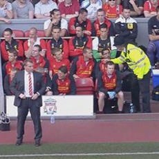 Kisah Lucas & Polisi di Bench Liverpool