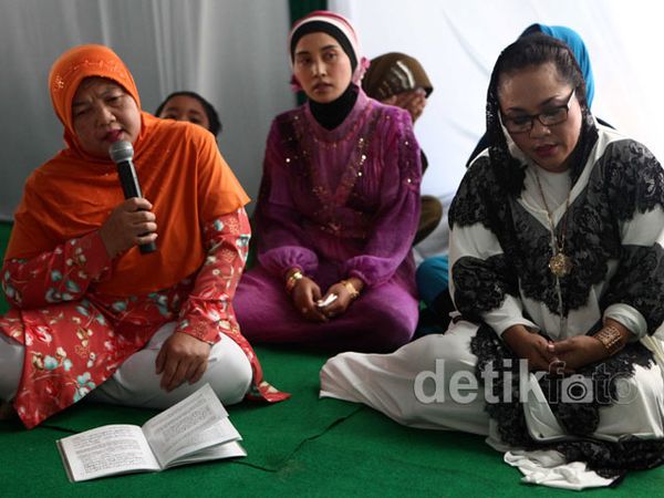Jelang Pernikahan, Nunung Gelar Pengajian
