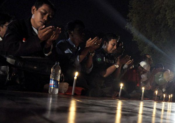 Malam Seribu Lilin di Tugu Proklamasi