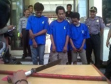 Gara-gara Wanita, Robot Tewas Dikeroyok Pengamen