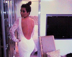 Fitting Gaun, Kim Kardashian Digosipkan Akan Nikah Lagi