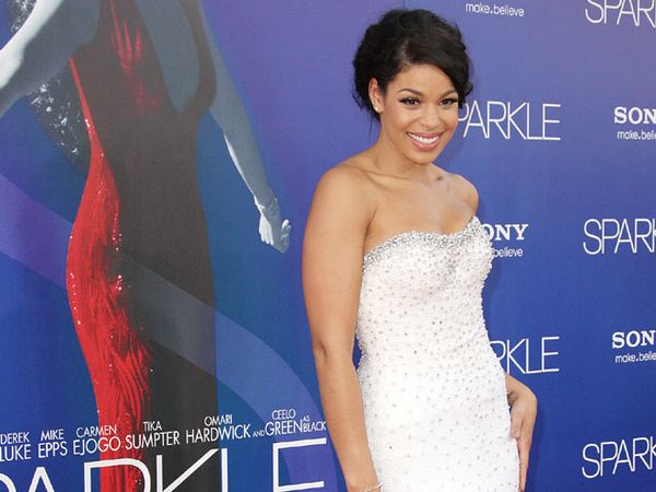 Jordin Sparks Bergaun Putih Ala Pengantin