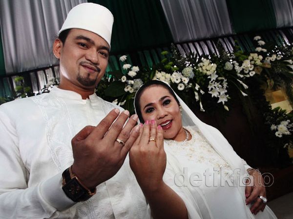 Nunung & Iyan Resmi Menikah