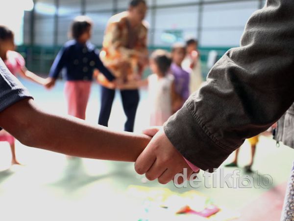 Hilangkan Trauma Anak Pengungsi Sampang
