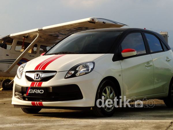 Bermain dengan Brio di Lanud Husein Sastranegara