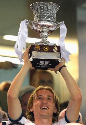 Modric, 10 Menit Langsung Dapat Piala