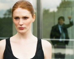 4 Tanda Hubungan Jarak Jauh Anda Dalam Bahaya