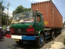 Kisah Heroik Penyelamatan Truk Kontainer yang Nyaris Celaka di Semarang