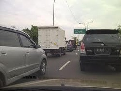  Kijang Mogok di Tol Cawang Arah Priok, Macet 1 Km