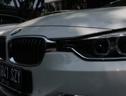 BMW: Gara-gara Steve Jobs, Warna Mobil Putih Jadi Populer