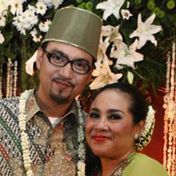 Srimulat Ramaikan Resepsi Nunung & Iyan