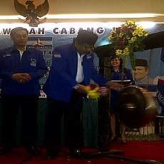 Pakde Karwo Berharap Ketua PD Surabaya Terpilih Secara Aklamasi