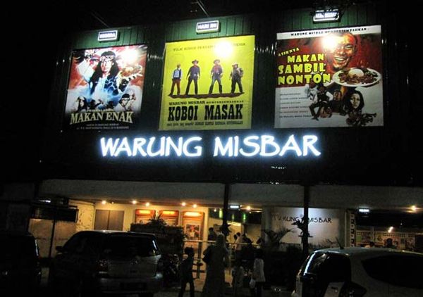 Nostalgia Bioskop Misbar di Warung Makan