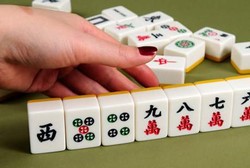 Kunci Panjang Umur Orang Hongkong: Sibuk Kerja dan Main Mahyong