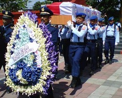 Pilot Musibah Cessna di Samarinda Dimakamkan Secara Militer