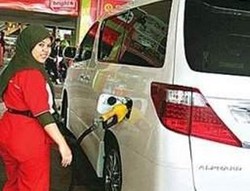 Pertamax Naik, Mobil Mewah Kembali Minum Premium